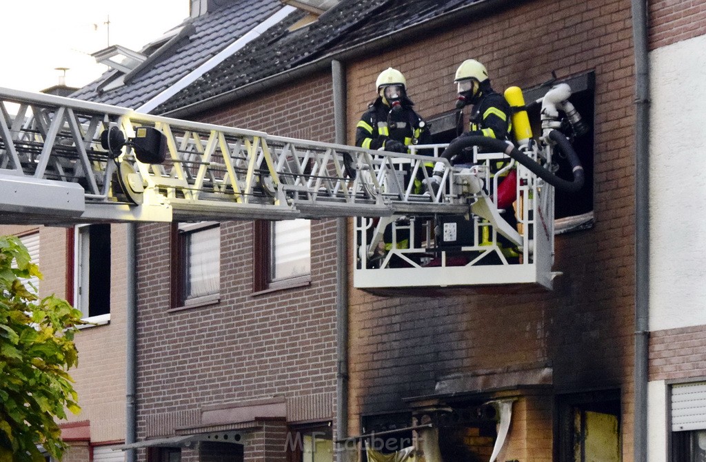 Feuer 2 Vollbrand Reihenhaus Roggendorf Berrischstr P205.JPG - Miklos Laubert